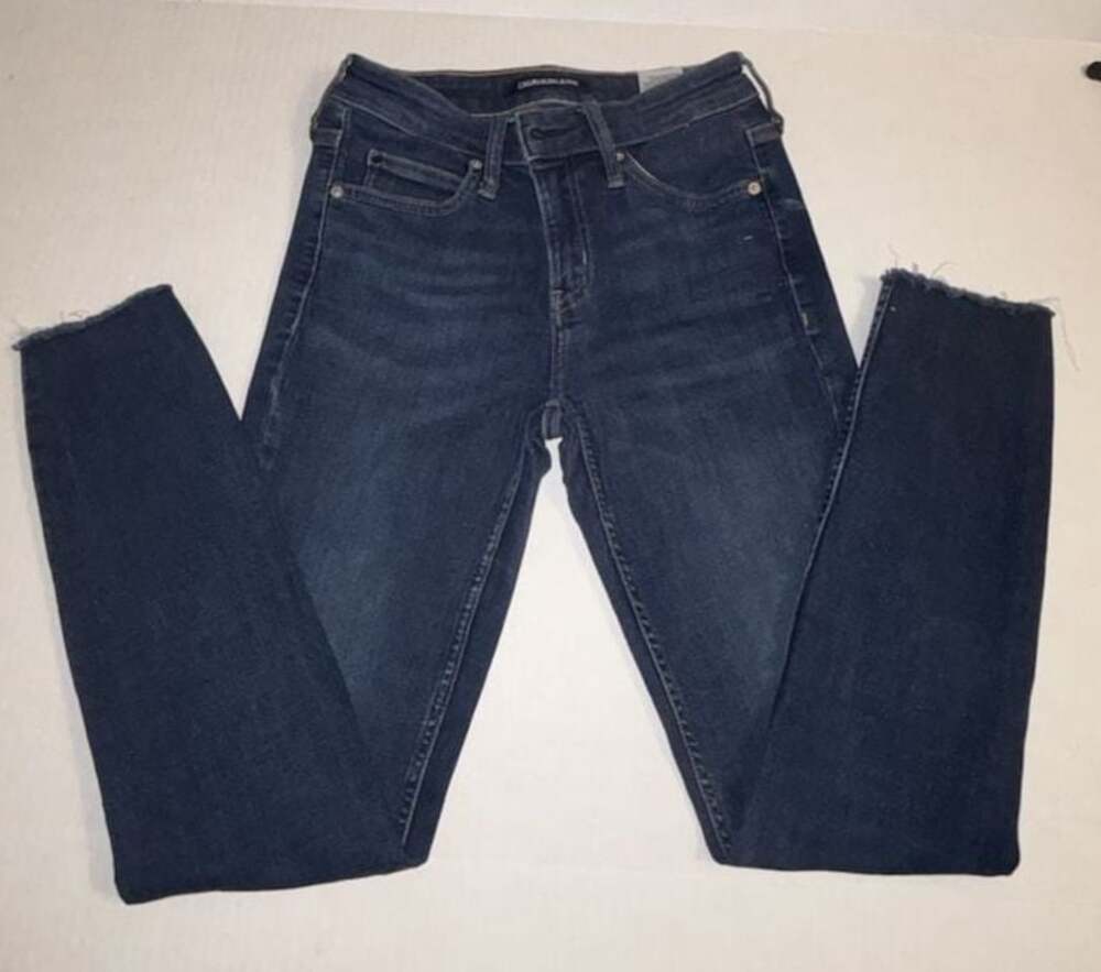 Calvin Klein Jeans Mid Rise Skinny Ankle Length Raw Hem Jeans W27